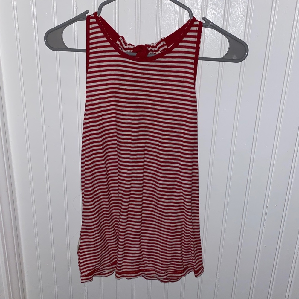 sleeveless shirt